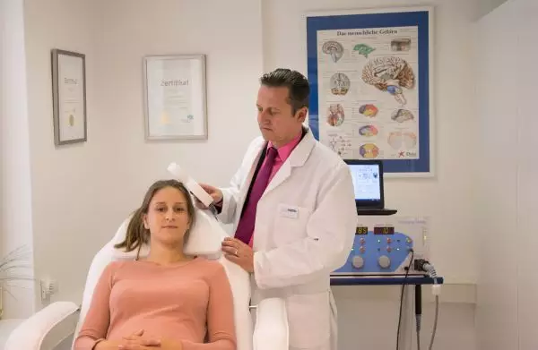 Die Klinik Wersbach bekämpft Depressionen mit der schonenden transkraniellen Magnetstimulation (TMS)