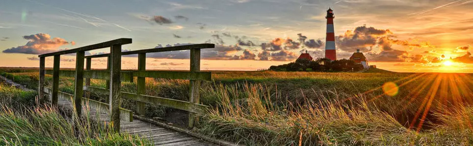 Strand mit Leuchturm